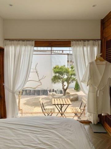 El House Hotel Gyeongju Exterior photo