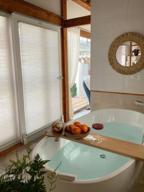 El House Hotel Gyeongju Exterior photo